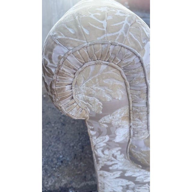 1990s English Rolled-Arm Sofa in the Style of George Smith For Sale - Image 10 of 14