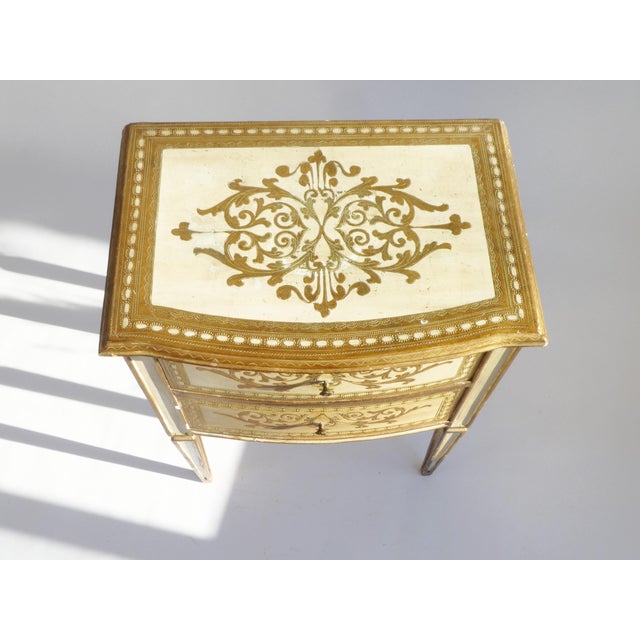 Hollywood Regency Italian Florentine Wooden Chest of Drawers in Gold and White, 1950s For Sale - Image 9 of 11