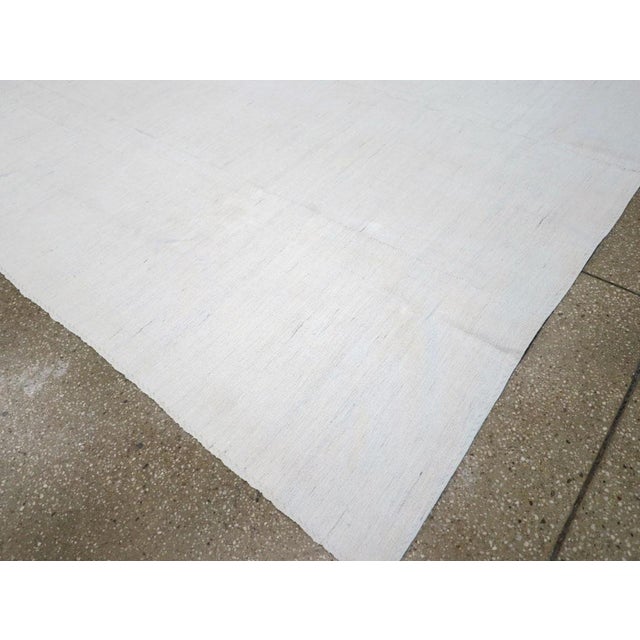 Ivory Galerie Shabab Collection Mid-20th Century Turkish Flatweave Kilim Accent Rug For Sale - Image 8 of 10