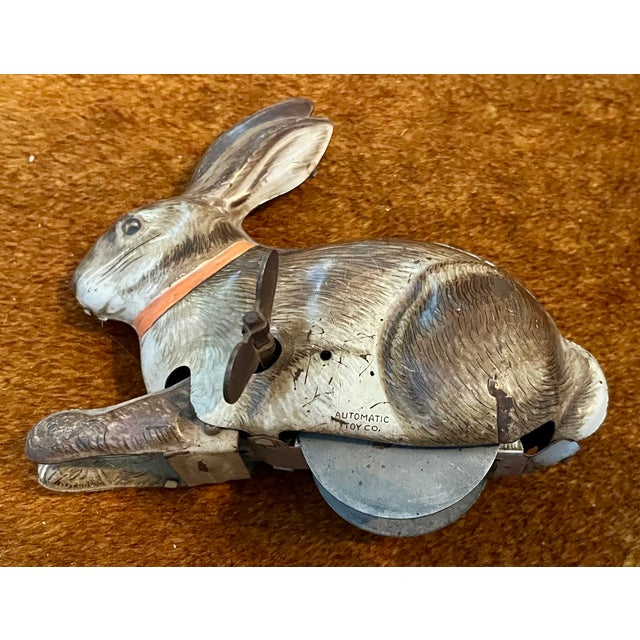 American Lithographed Tinplate Clockwork Bunny Rabbit or Hare by the Automatic Toy Co. Staten Island, New York Circa 1930 For Sale - Image 3 of 18