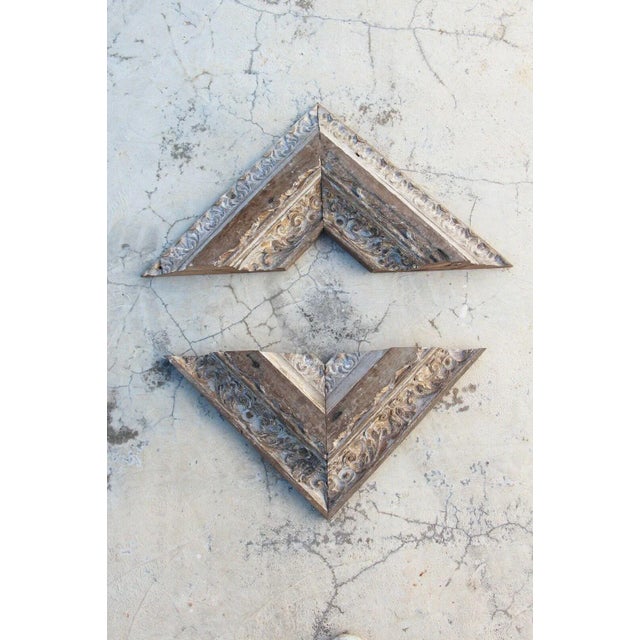 Baroque 18th Century Antique Baroque Carved and Gilded Wooden Fragments - Set of 2 For Sale - Image 3 of 12