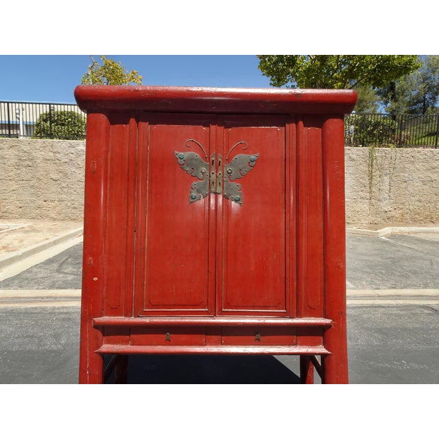 1930s Antique Chinese Asian Red Lacquer Butterfly Cabinet ~ Wedding Storage Chest For Sale - Image 5 of 16