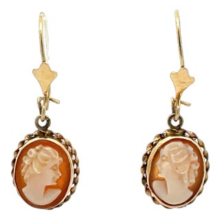 Mid 20th Century Pair of 14k Yellow Gold Drop Earrings With Intricate Cameo Portraits For Sale