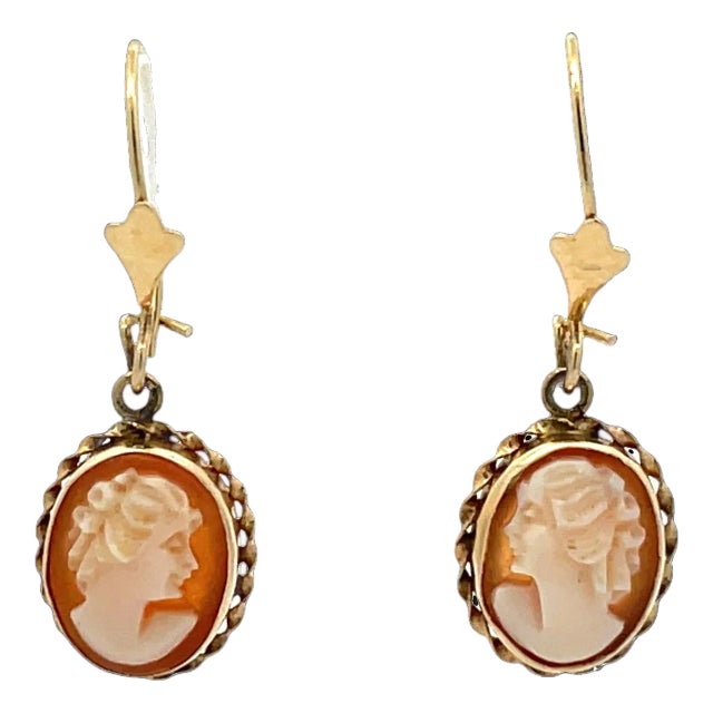 Mid 20th Century Pair of 14k Yellow Gold Drop Earrings With Intricate Cameo Portraits For Sale