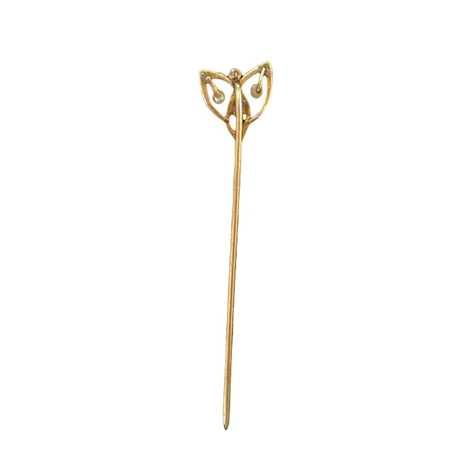 Elevate your accessory collection with this exquisite antique stickpin, crafted from luxurious 14k yellow gold. Featuring...