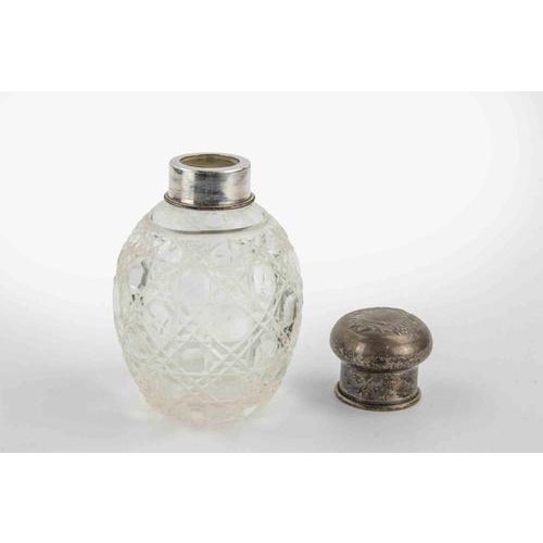 Vintage Art Nouveau Liberty Perfume Bottle in Glass and Silver Cap, 1910s For Sale - Image 4 of 7