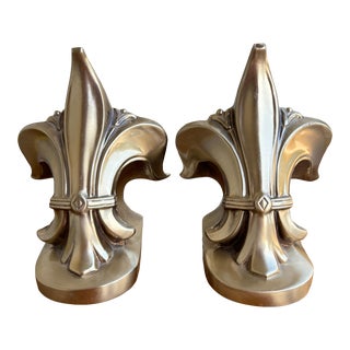 1970s Pm Craftsman Vintage Fleur De Lis Brass Finish Bookends- a Pair For Sale