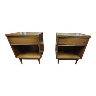 Mid Century Modern Walnut One Drawer Nightstands - a Pair For Sale