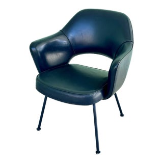 1970s Saarinen for Knoll Executive Armchairs in Navy Leather For Sale