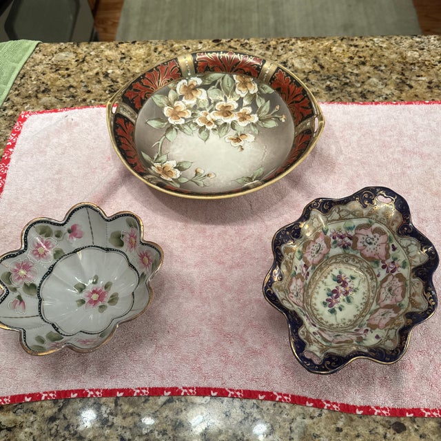 Japanese Antique Japanese Nippon Hand-Painted Porcelain Bowl Set - 3 Pieces For Sale - Image 3 of 10