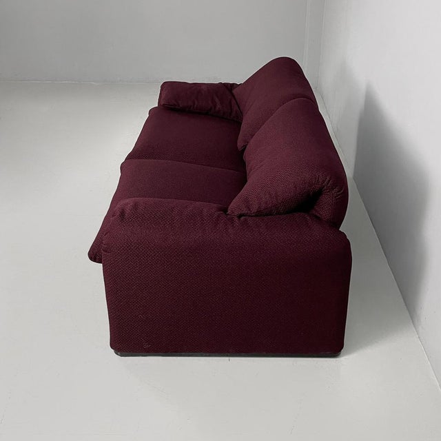 Cassina Italian Modern Burgundy Fabric Sofa by Vico Magistretti for Cassina, 1960s For Sale - Image 4 of 12
