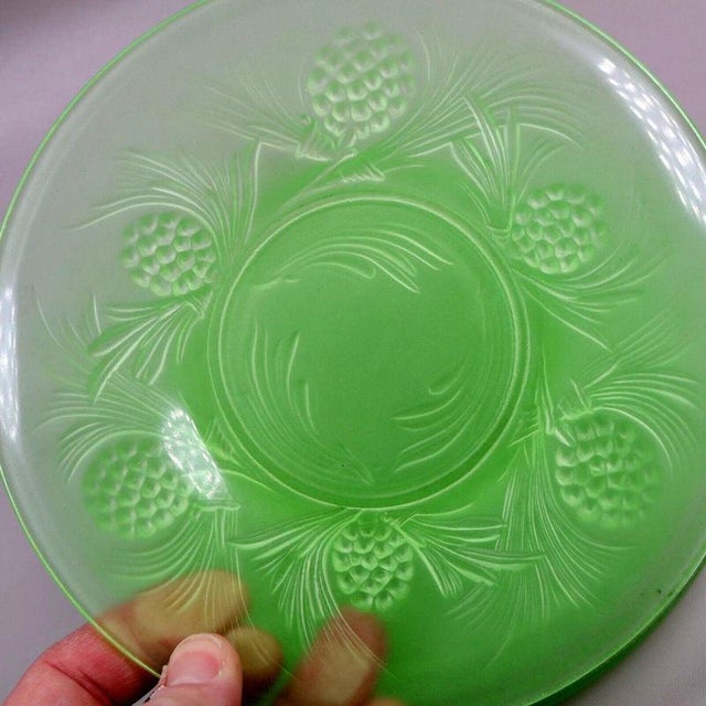 1930s Art Deco Jobling Jade Green Fircone Uranium Glass Plates, 1930s, Set of 6 For Sale - Image 5 of 13