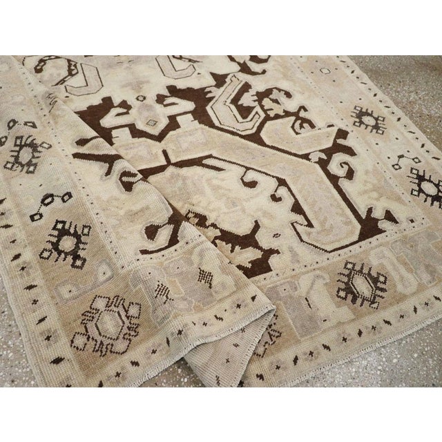Galerie Shabab Collection Mid-20th Century Turkish Anatolian Gallery Rug For Sale - Image 9 of 10