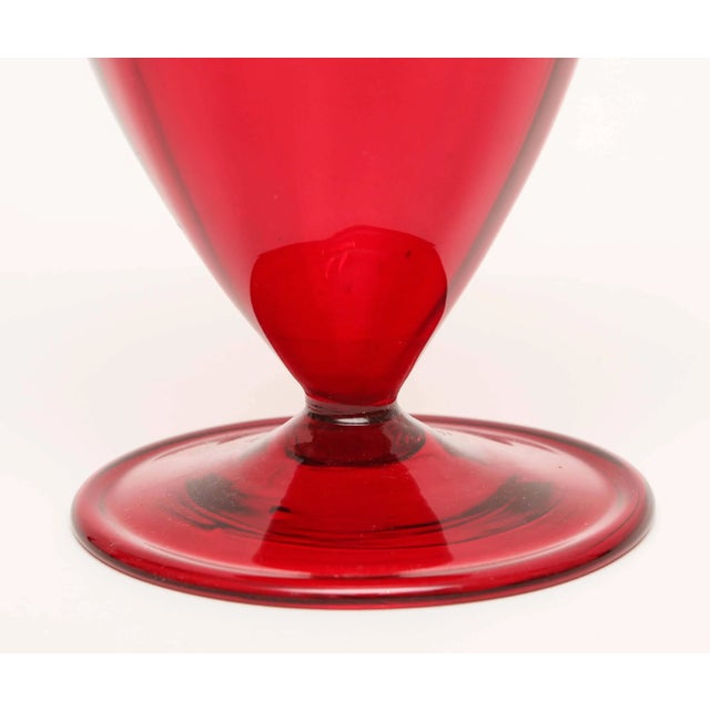 Red Venetian Vase With Double Swan Handles, 24-Karat Gold Inclusion For Sale In West Palm - Image 6 of 8