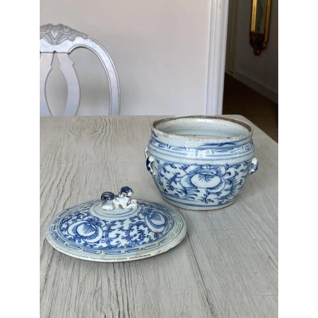 A special kind of Chinese lidded vessel from around 1850. The lid is matching and shows a mythical animal in a lying form....