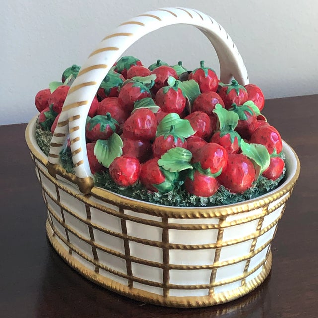 Mottahedeh Mid-20th Century Porcelain Strawberry Box For Sale - Image 10 of 12
