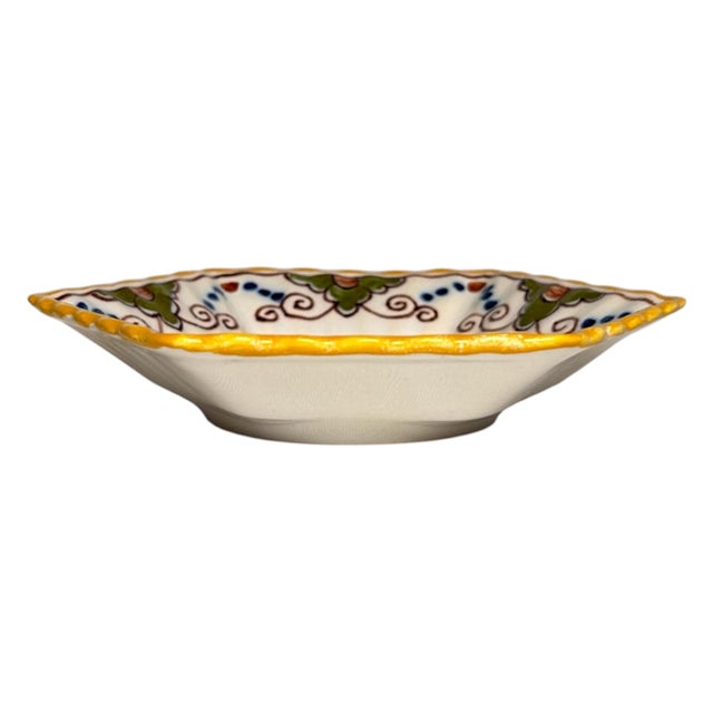 Ceramic Hand-Painted Tichelaar Makkum Polychrome Hexagonal Dishes, 20th Century, Set of 2 For Sale - Image 7 of 13