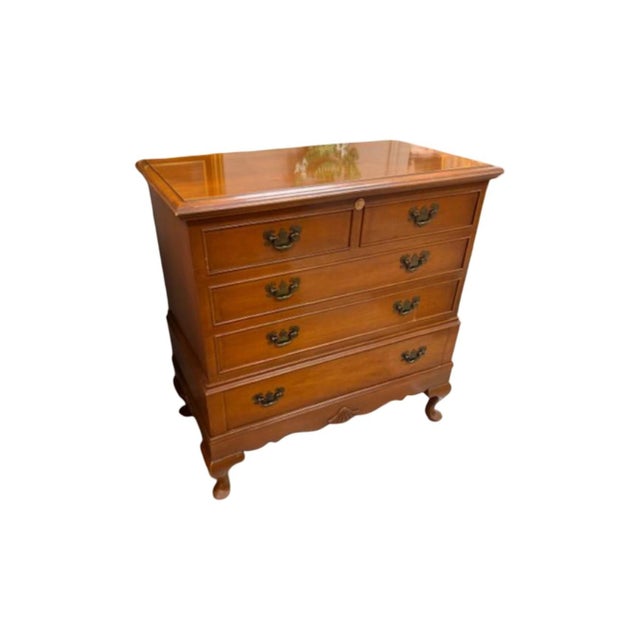 Lane Furniture Vintage 1950 Lane Furniture Queen Anne-Style Lowboy Cedar Chest For Sale - Image 4 of 15
