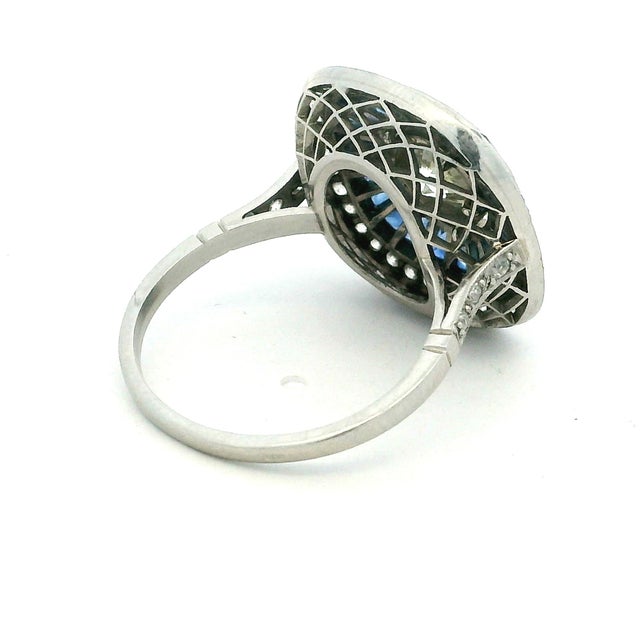 Art Deco Platinum 1 Carat Diamond Calibré Sapphire Target Ring, Size 6.75 For Sale - Image 4 of 14