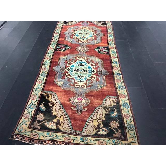 Oversize Medallion Design Vintage Turkish Oushak Faded Runner Rug For Sale In Phoenix - Image 6 of 11