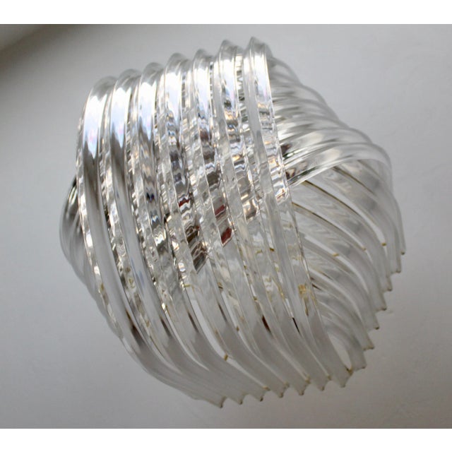 Oversized Vintage Hollywood Regency Brass Gold Lucite Ribbon Loop Carlo Nason Style Curved Clear Lucite Triedri Prism Chandelier For Sale In Miami - Image 6 of 11