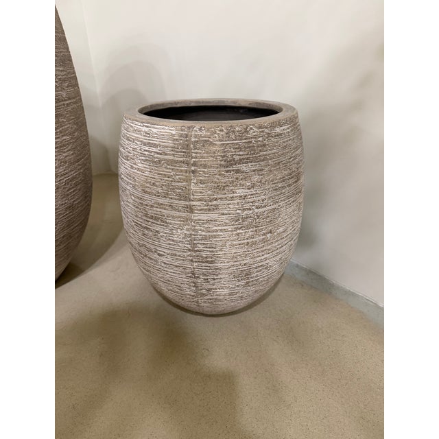 Textured Stone indoor/outdoor planter. Round.