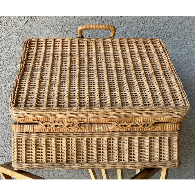 Mid 20th-Century Nicely-Sized Handwoven Valise-Style Rattan Storage Basket, Hong Kong For Sale - Image 11 of 12