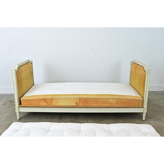 Textile French 19th Century Louis XVI Style Painted and Upholstered Daybed For Sale - Image 7 of 15