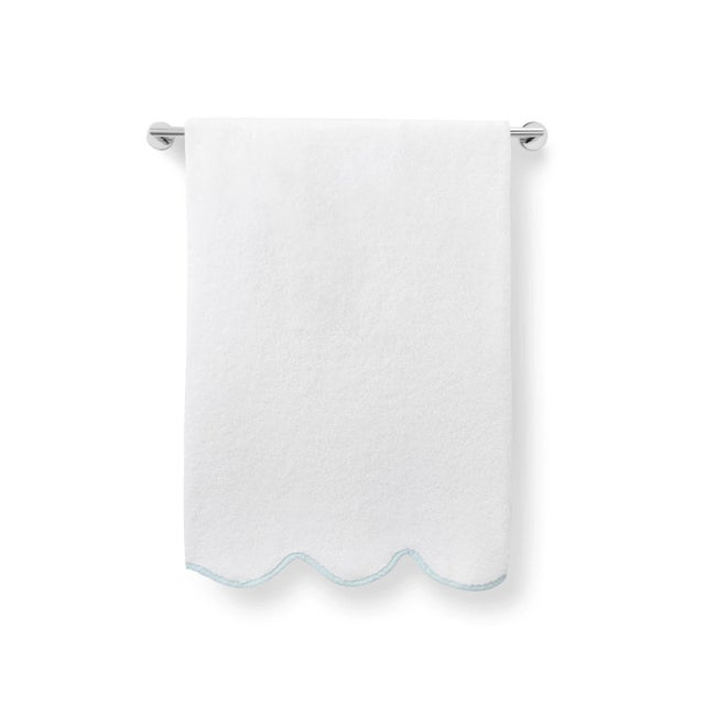 Contemporary Kassatex x Chairish Scallop Hand Towel, White/Powder Blue For Sale - Image 3 of 6