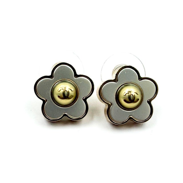 2010s Chanel Gold CC Ivory Daisy Flower Piercing Earrings, A Pair For Sale - Image 5 of 6