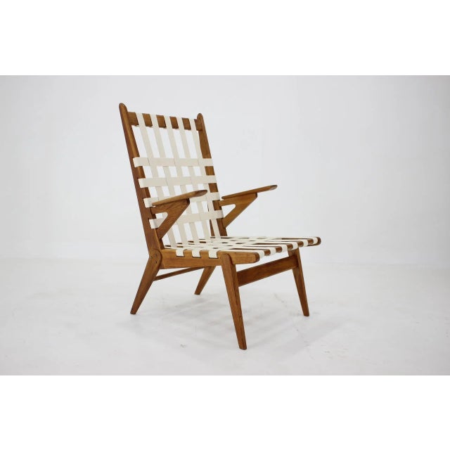 Rare model - New cotton strips - Refurbished - Height of seat 38 cm. This piece is attributed to the mentioned...