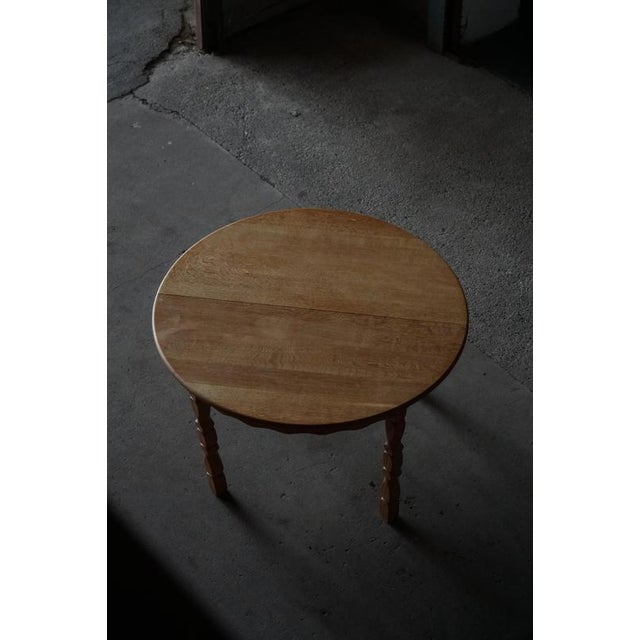 Mid-Century Danish Round Dining Table in Oak with Extensions, 1960s For Sale - Image 3 of 18