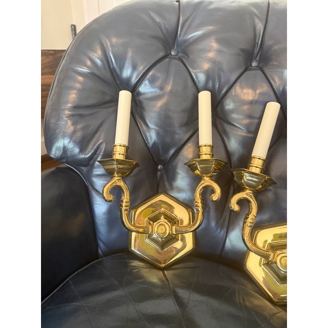 1970s Traditional Shiny Brass Wall Lights in the Style of Baldwin, Double Lights, a Pair For Sale - Image 4 of 7