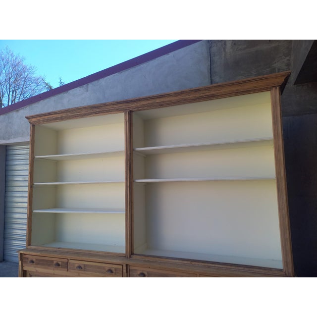 The furniture can be disassembled into 2 parts for transport.