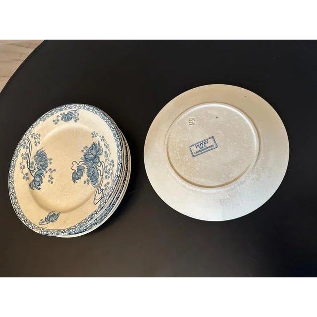 Lot of 6 plates with a dessert in Sarreguemines earthenware dating from the 20s. "Royat" model with white and blue flowers...