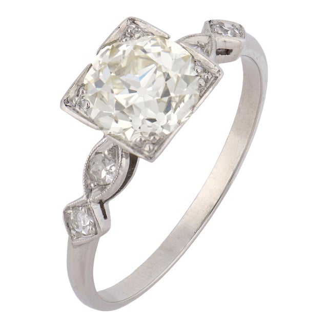 1930s Art Deco 1.65 Carat Old European Cut Diamond Platinum Engagement Ring, Size 7.25 For Sale