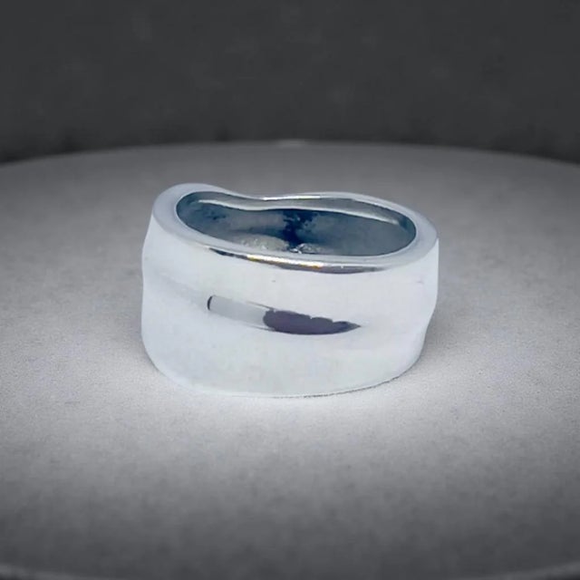 Contemporary Tiffany & Co Leaf Ring Size 4.5 Sterling Silver 5 Grams Estate For Sale - Image 3 of 12