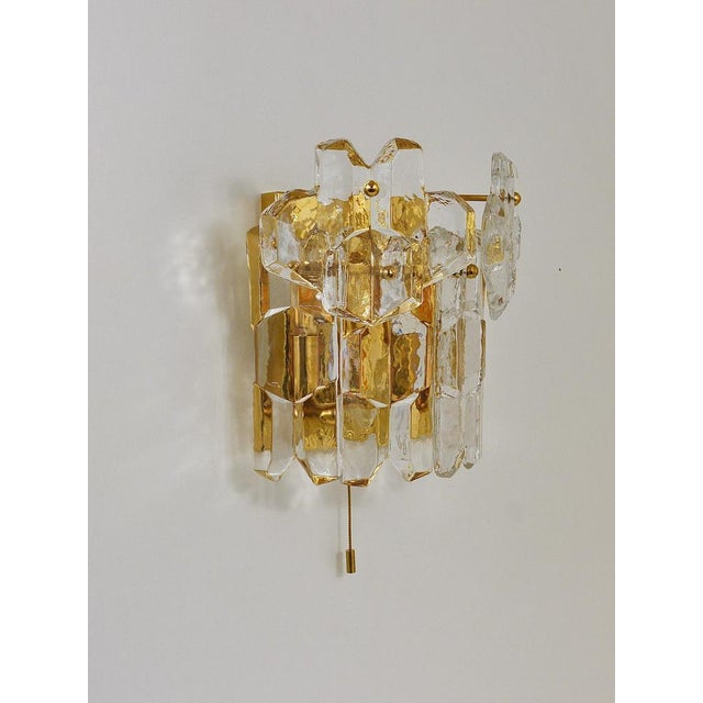 Mid-Century Gilt Brass and Crystal Icicle Glass Scone attributed to J. T. Kalmar for Kalmar, 1970s For Sale - Image 15 of 18
