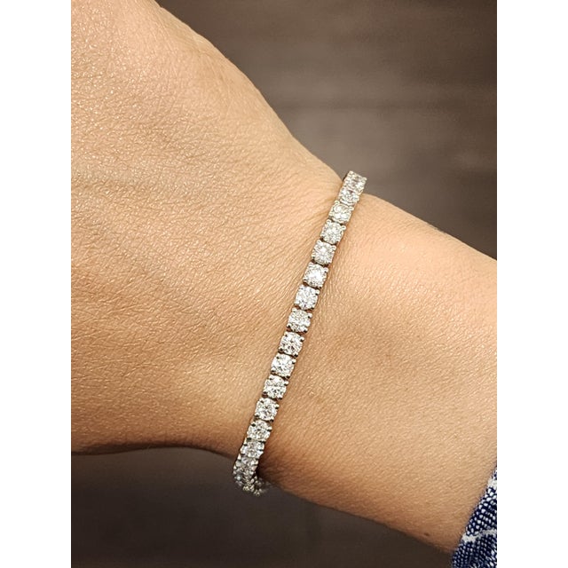 Modern 6.68 Ct Diamond Tennis Bracelet For Sale - Image 3 of 8