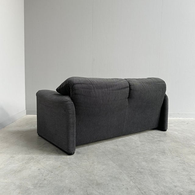 Maralunga Two-Seater Sofa by Vico Magistretti for Cassina, 1990s For Sale - Image 17 of 18