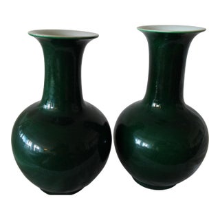 Pair of 19th Century Chinese Green Porcelain Vases For Sale