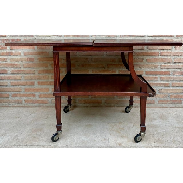 1940s Early 20th Century Cherry Wood Serving Bar Cart with Removable Tray, 1940s For Sale - Image 5 of 15
