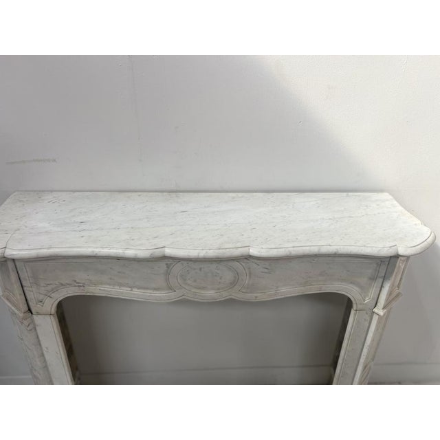 Louis XV Style Fireplace in Carrara White Marble, 1900s For Sale - Image 11 of 14