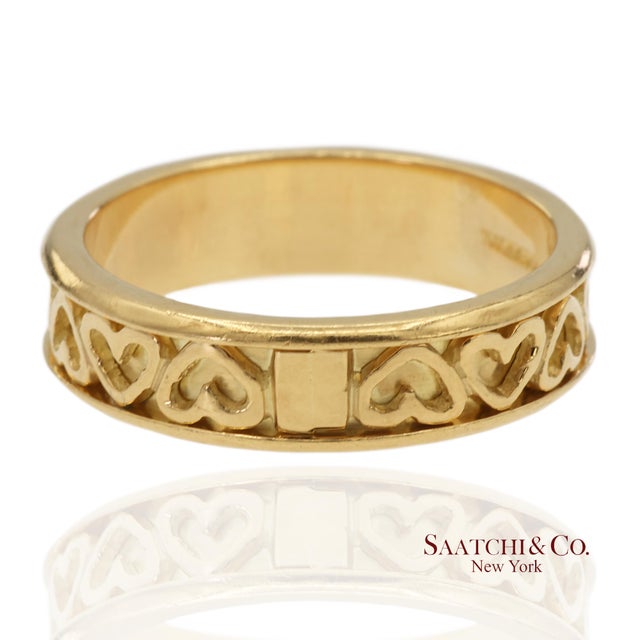 Contemporary Vintage Tiffany & Co. 18k 750 Solid Yellow Gold Heart Shape Band Ring, Size 5 For Sale - Image 3 of 11
