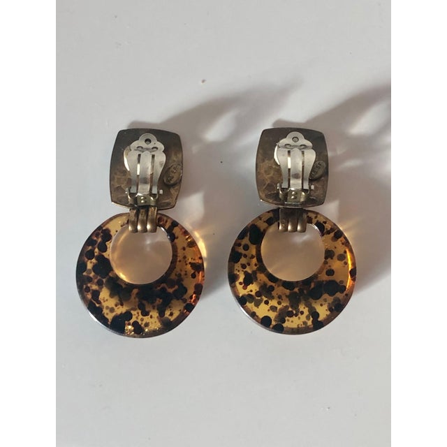 1980s 1980s Faux Tortoise Lucite and Gold Door Knocker Earrings, A Pair For Sale - Image 5 of 6
