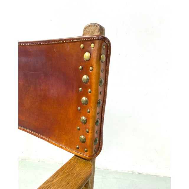 Vintage French Brutalist Castle Armchair in Oak and Cognac Leather, 1920s, in Very Good conditions. Designed 1920 to 1949