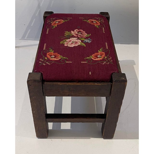 Mid 20th Century English Country / Ralph Lauren Style Needlepoint Footstool – Petite Rustic Stool For Sale - Image 6 of 7
