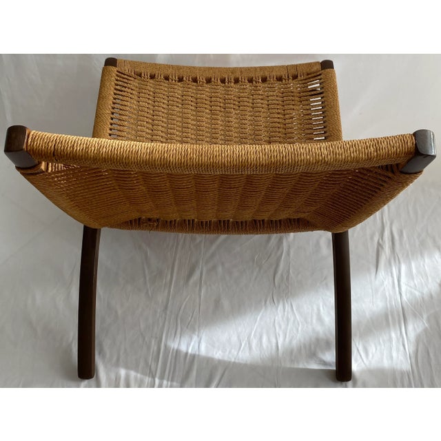 Hans Wegner Pair of Hans Wegner Style Mid Century Folding Lounge Chairs, Teak Accent Chairs For Sale - Image 4 of 9