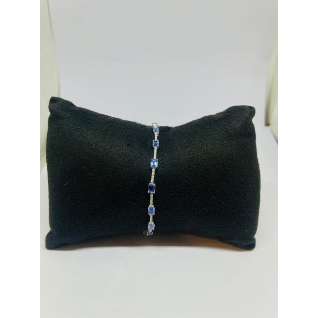 Early 21st Century Natural 18k Gold Blue Sapphire 3.87cts & Diamond 0.39cts Bracelet For Sale - Image 5 of 7
