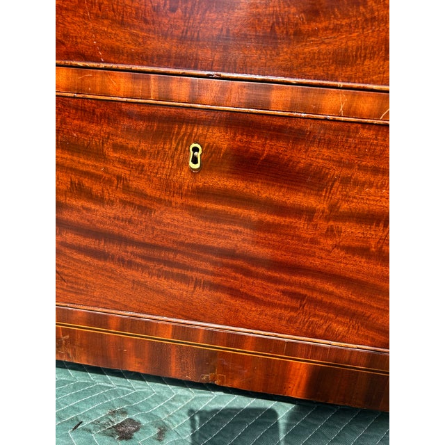 Early 19th Century Federal Chest of Drawers For Sale In Boston - Image 6 of 11